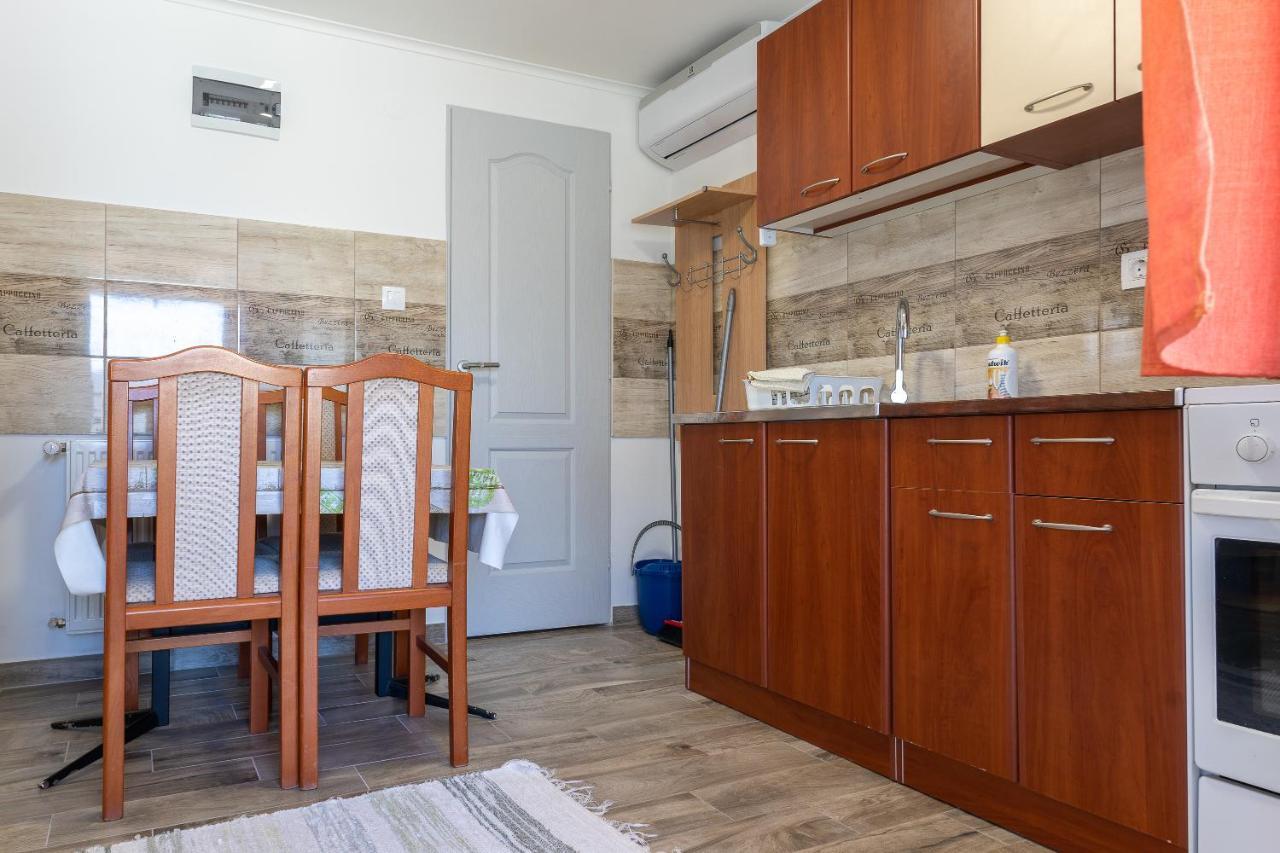 Lili Apartman Harkány Exteriör bild
