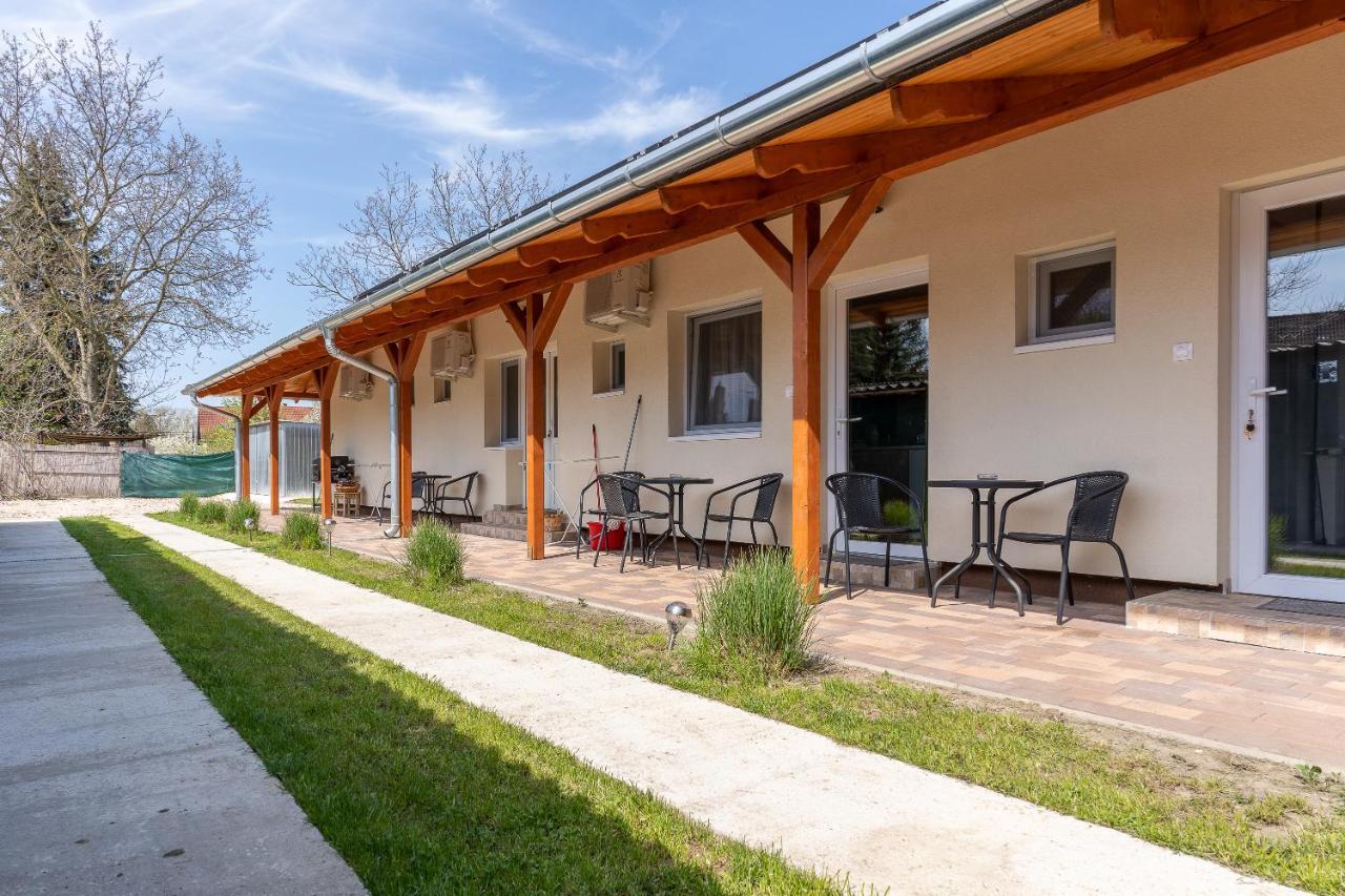 Lili Apartman Harkány Exteriör bild