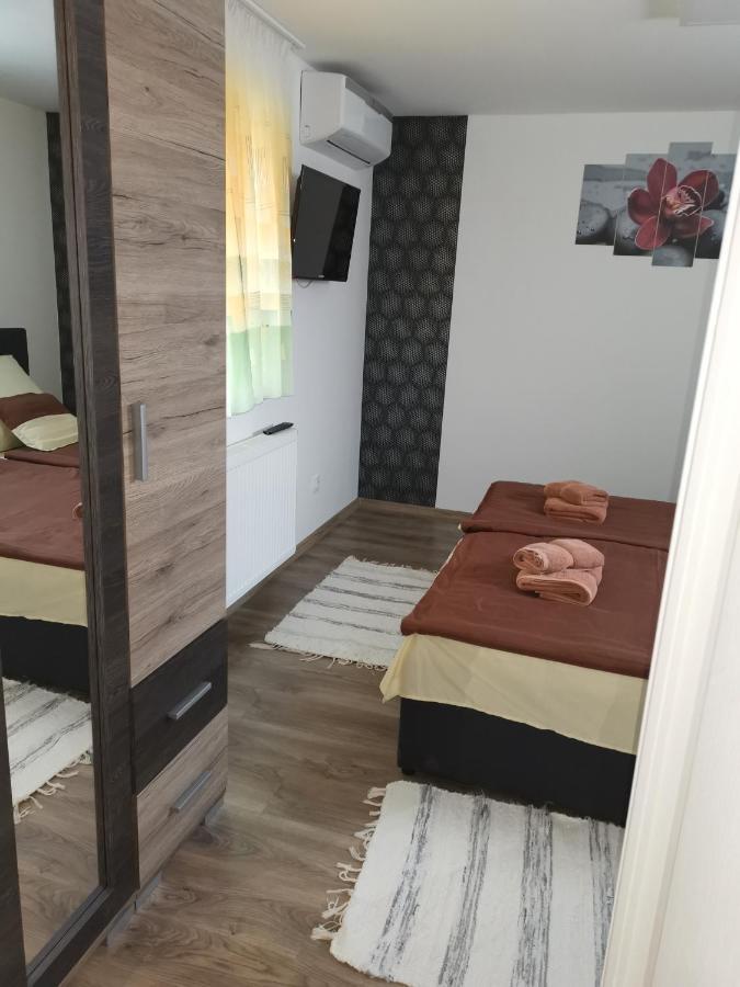 Lili Apartman Harkány Exteriör bild