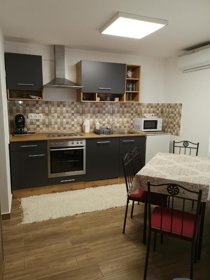 Lili Apartman Harkány Exteriör bild