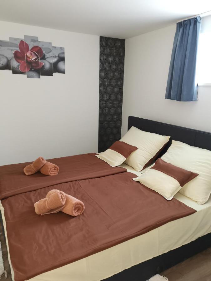 Lili Apartman Harkány Exteriör bild