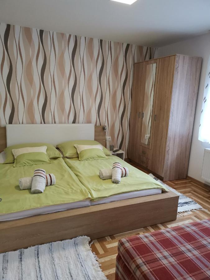 Lili Apartman Harkány Exteriör bild