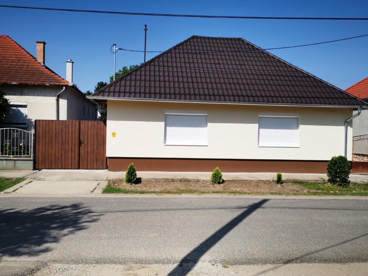 Lili Apartman Harkány Exteriör bild