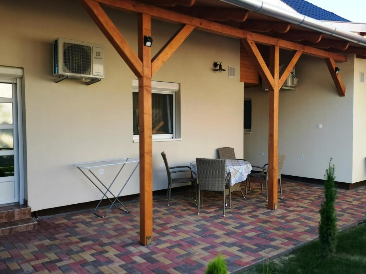 Lili Apartman Harkány Exteriör bild