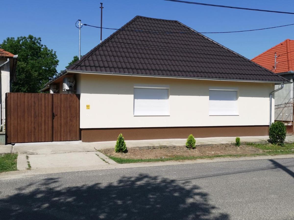 Lili Apartman Harkány Exteriör bild